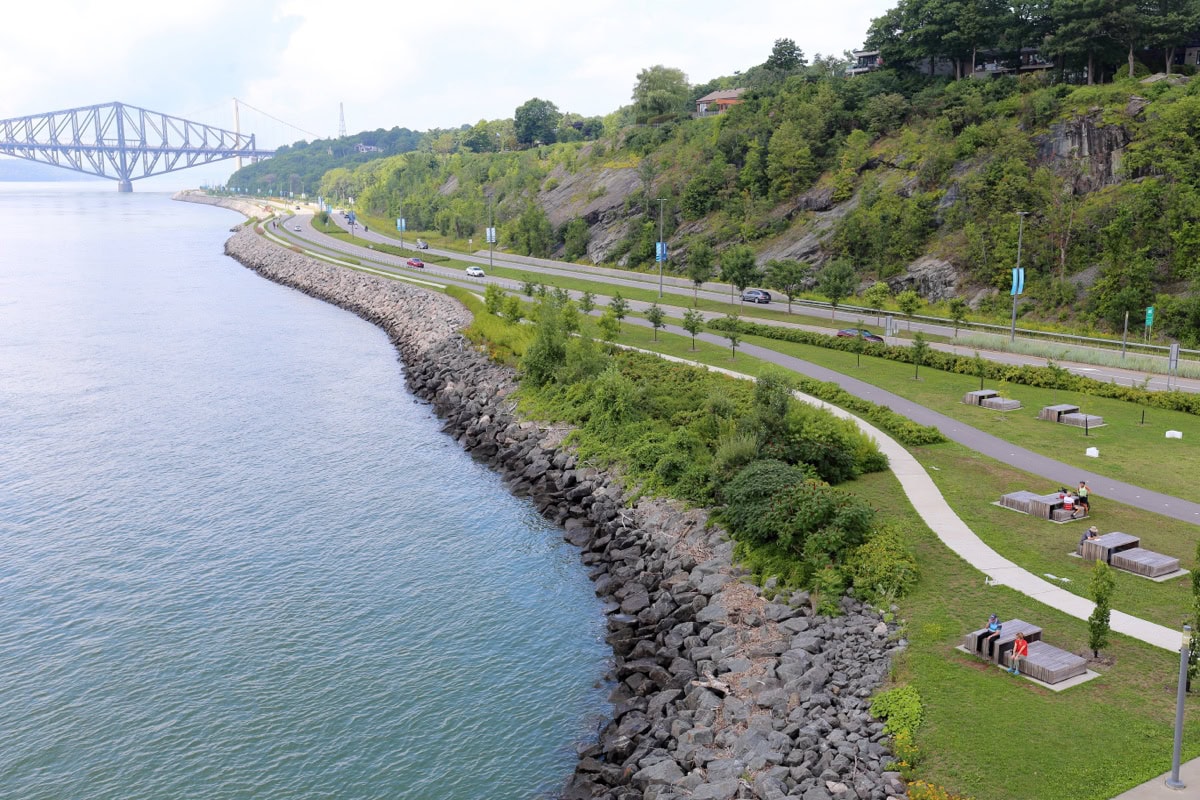 Québec, Kanada: 15 tips på saker att se och göra 12 Promenade Samuel-De Champlain längs Saint Lawrence-floden och Québecbron