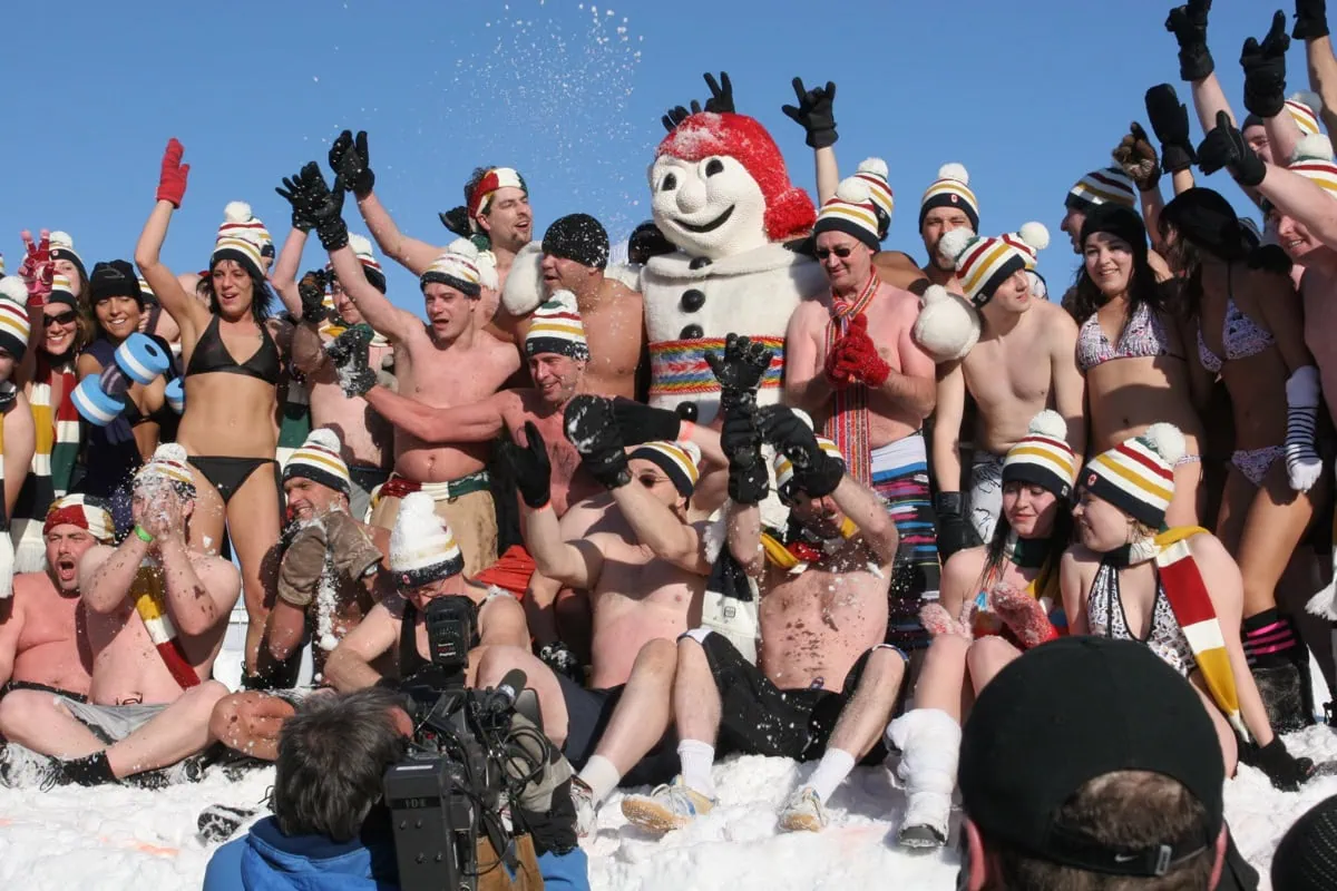 Maskot Bonhomme Carnaval na zimnim karnevalu Carnaval de Quebec