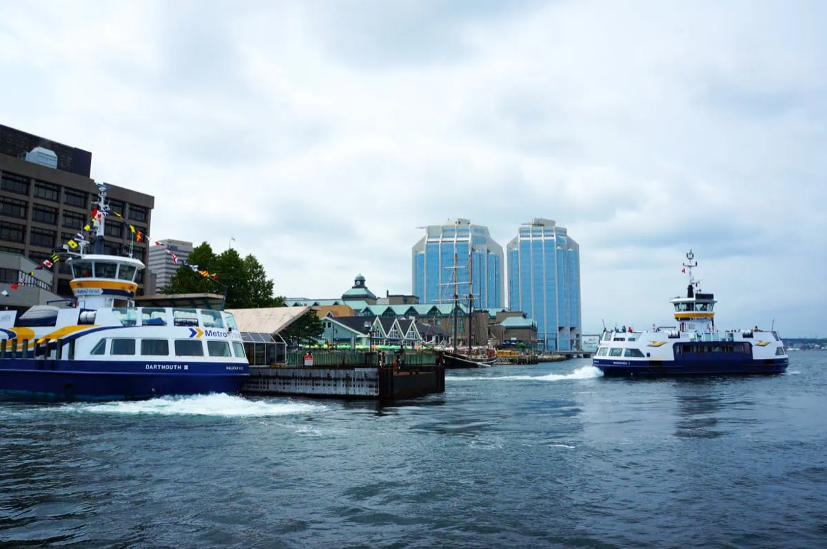 Traghetti tra Halifax e Dartmouth nella baia di Halifax