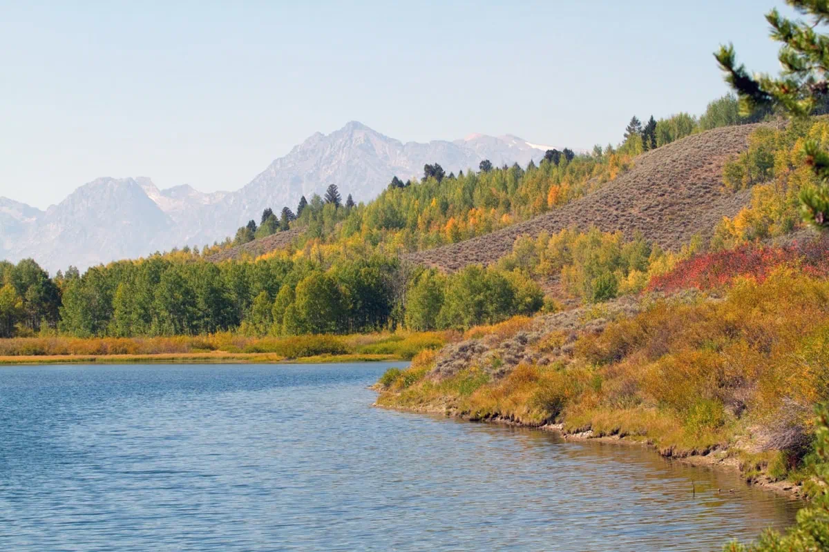 Zrcadlovy odraz Tetonu v meandru reky Snake u Oxbow Bend