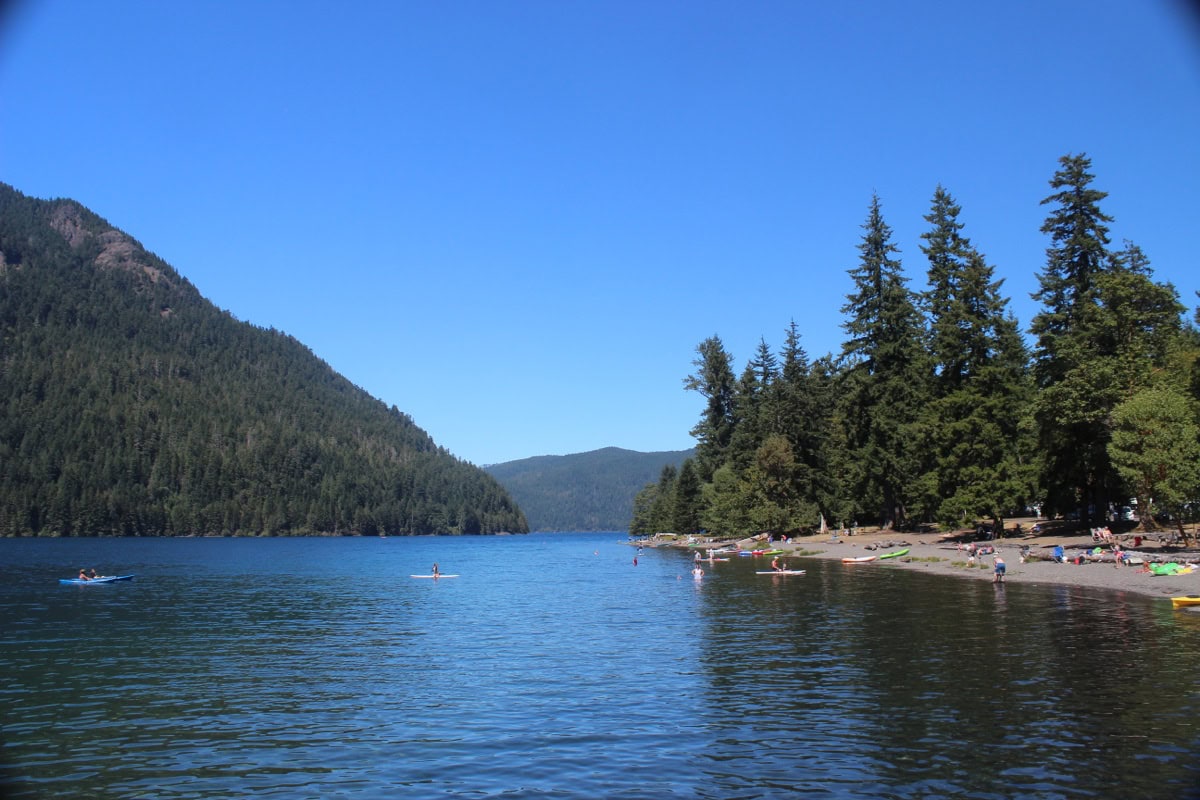 Olympic National Park, Washington SUA: 15 locuri de văzut și lucruri de făcut 6 Lacul turcoaz Lake Crescent inconjurat de munti