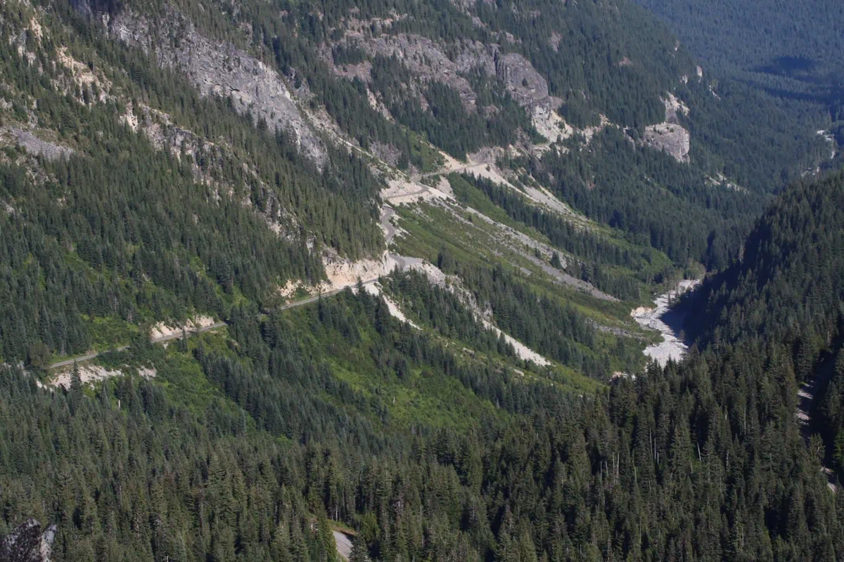 Vyhlidkova silnice Stevens Canyon Road v Mount Rainier