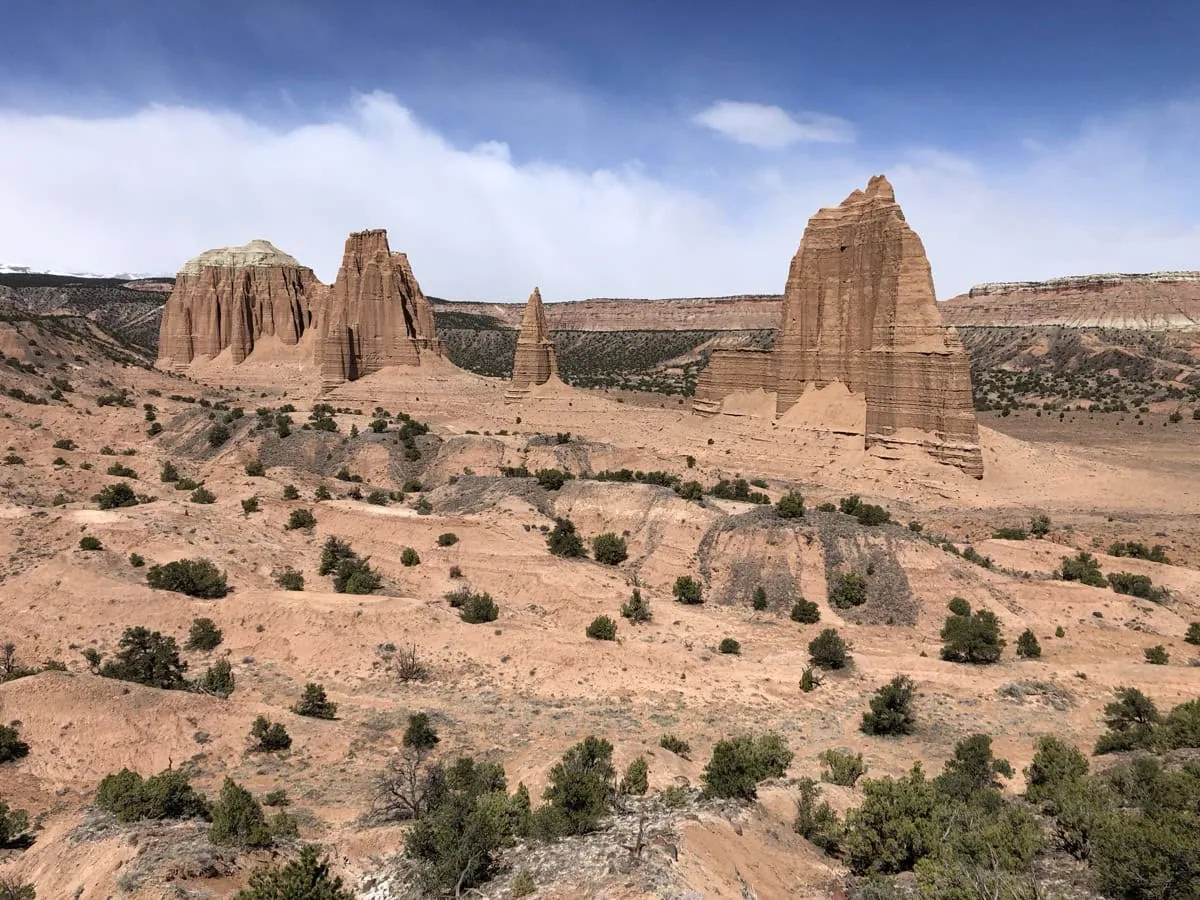 Monolity Cathedral Valley v odlehle casti Capitol Reef