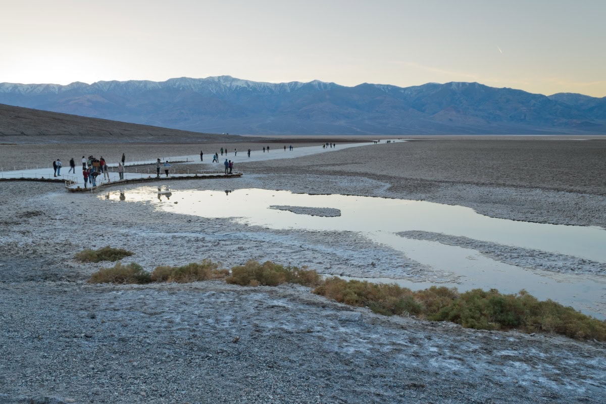Death Valley National Park: 15 lucruri de văzut și de făcut 2 Campiile de sare Badwater Basin, cel mai jos punct din America de Nord