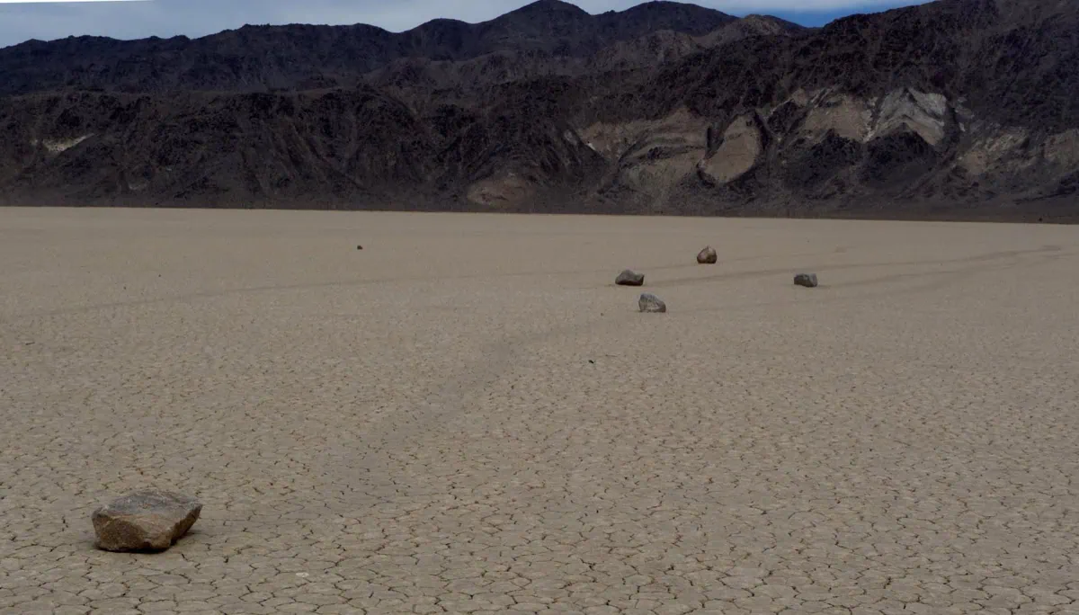 Zahadne plujici kameny na Racetrack Playa
