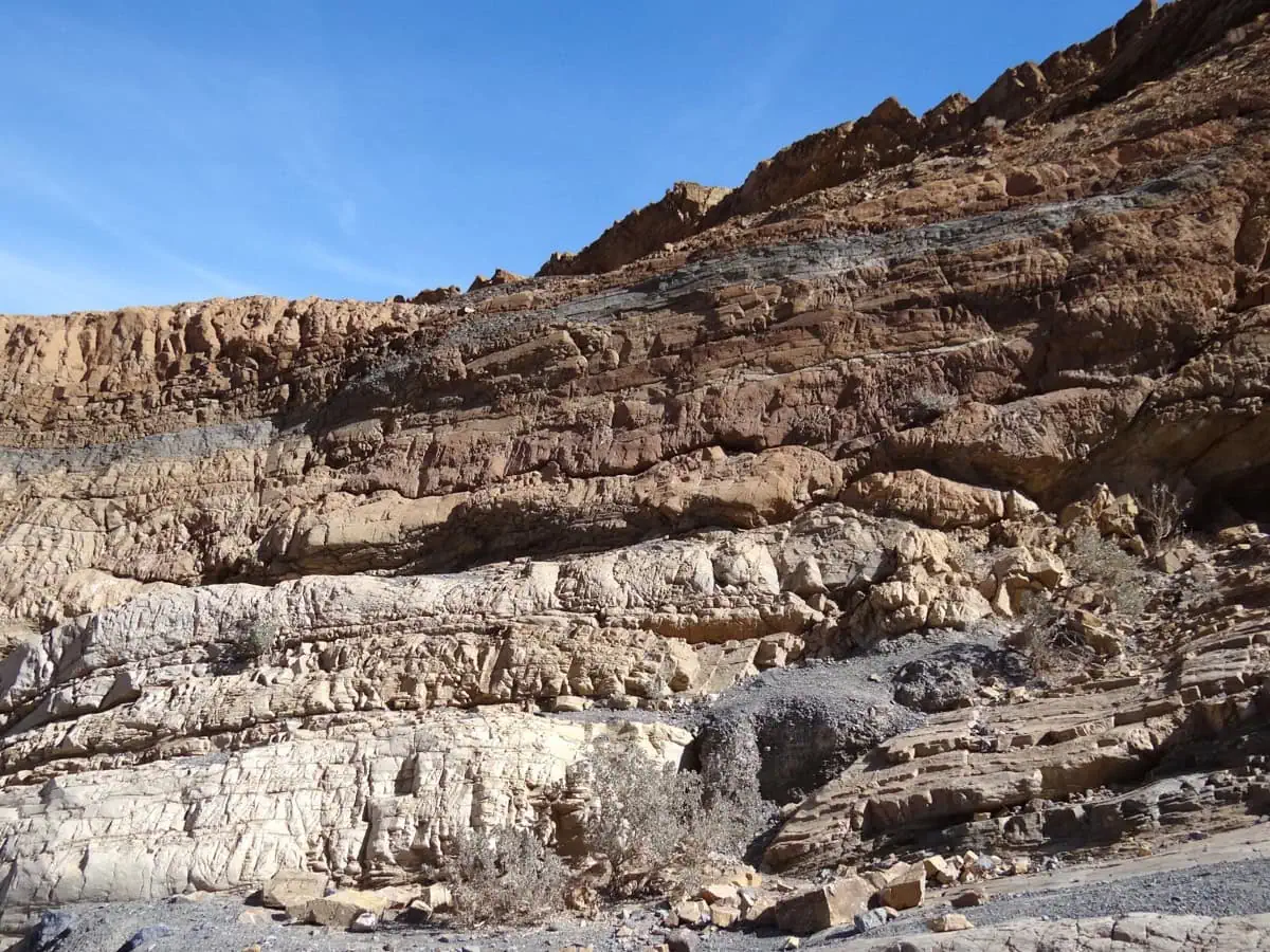 Mramorove steny kanonu Mosaic Canyon