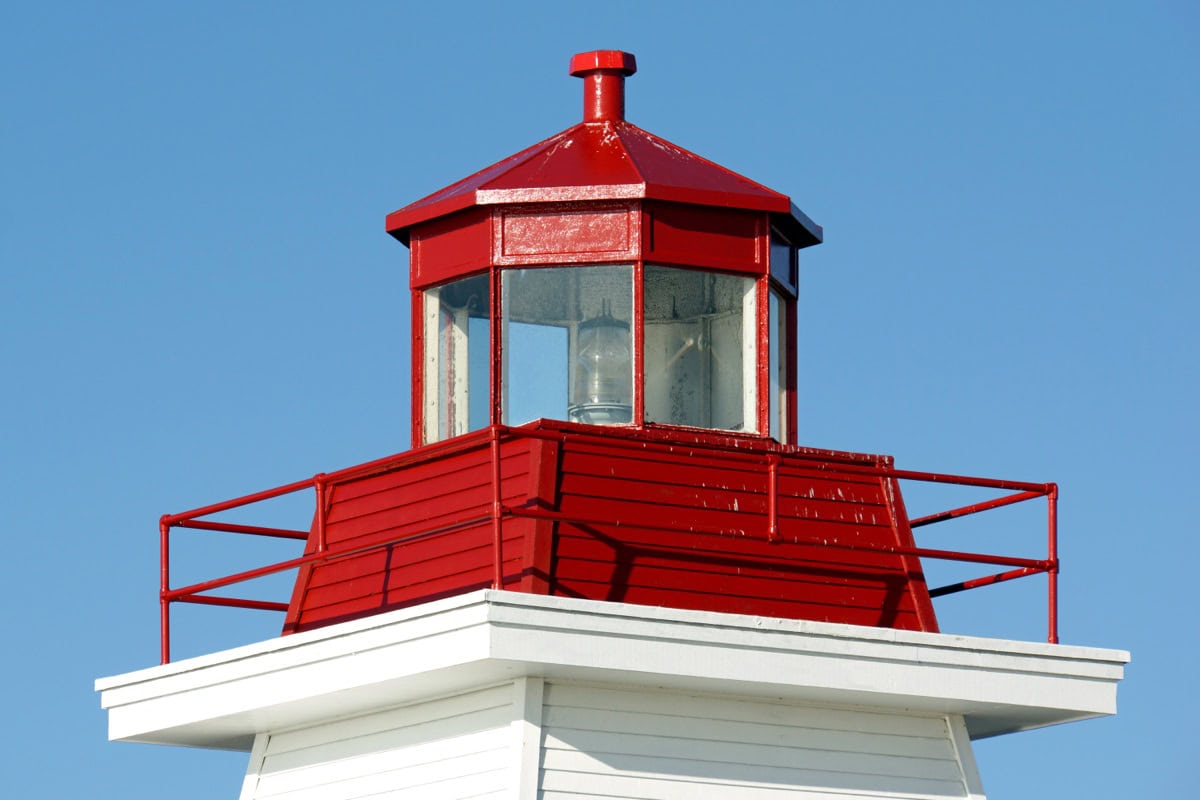 Cabot Trail, Nova Scotia: 15 lucruri de văzut și făcut 7 Far roșu în satul de pescari Neil's Harbour