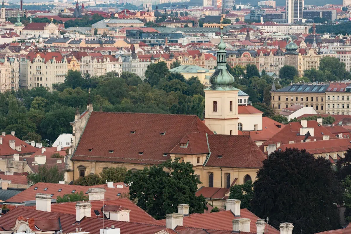 Kostel Panny Marie Vítězné s domovem Pražského jezulátka na Malé Straně v Praze