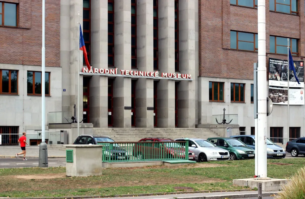 Funkcionalistická budova Národního technického muzea v Praze na Letné