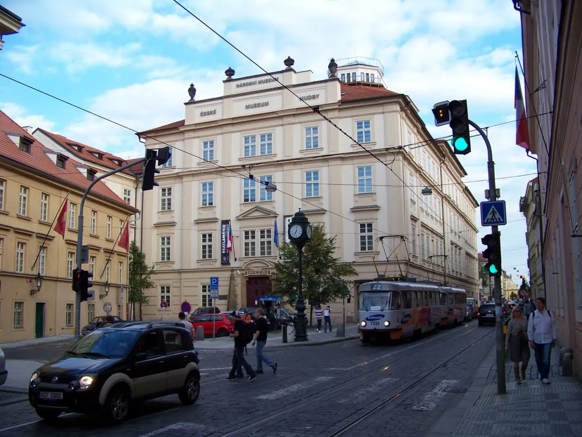 Barokní budova Českého muzea hudby v Karmelitské ulici na Malé Straně