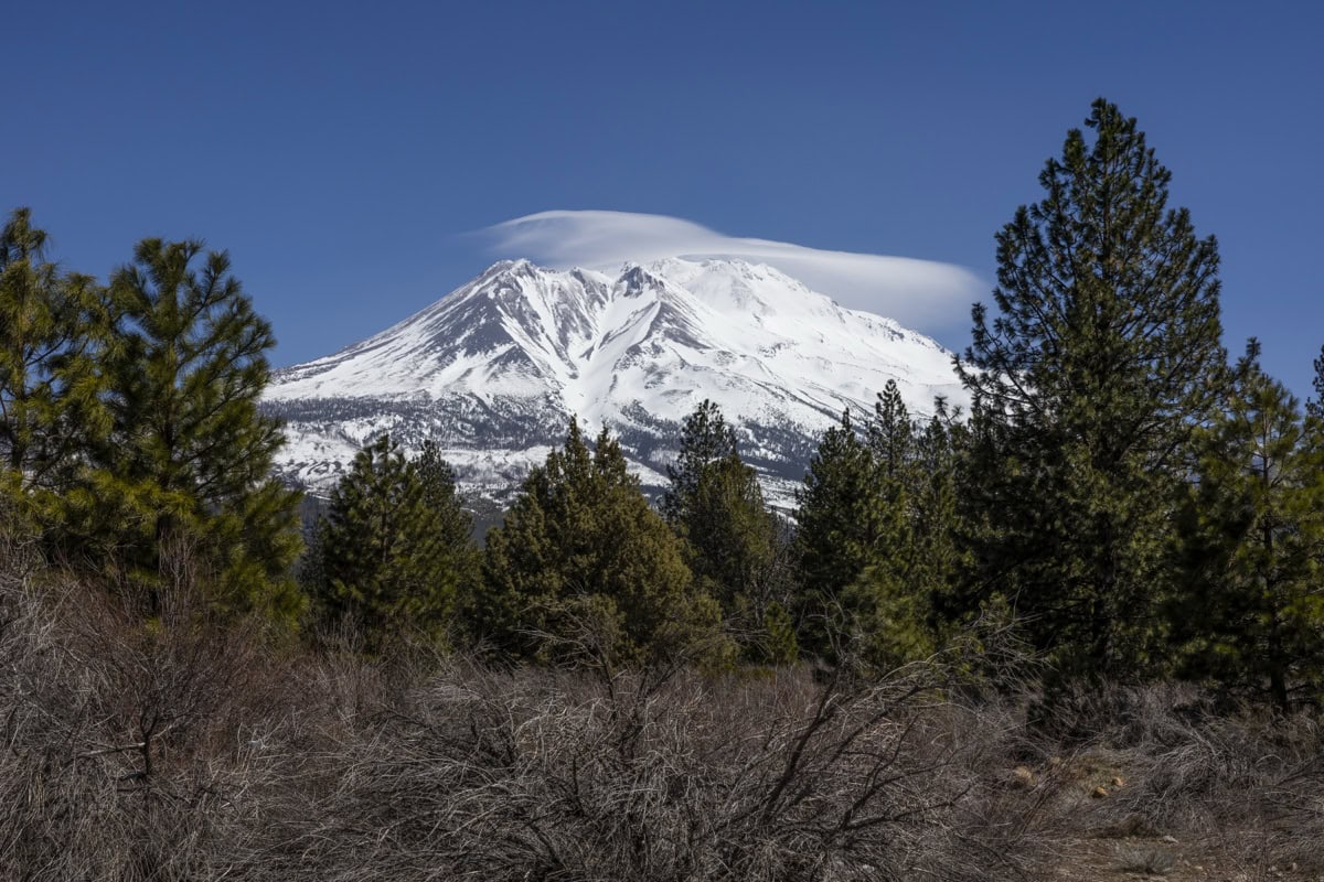 Road trip de 14 zile prin nord-vestul SUA: Oregon, Washington și Lake Tahoe 12 Muntele înzăpezit Mount Shasta din nordul Californiei