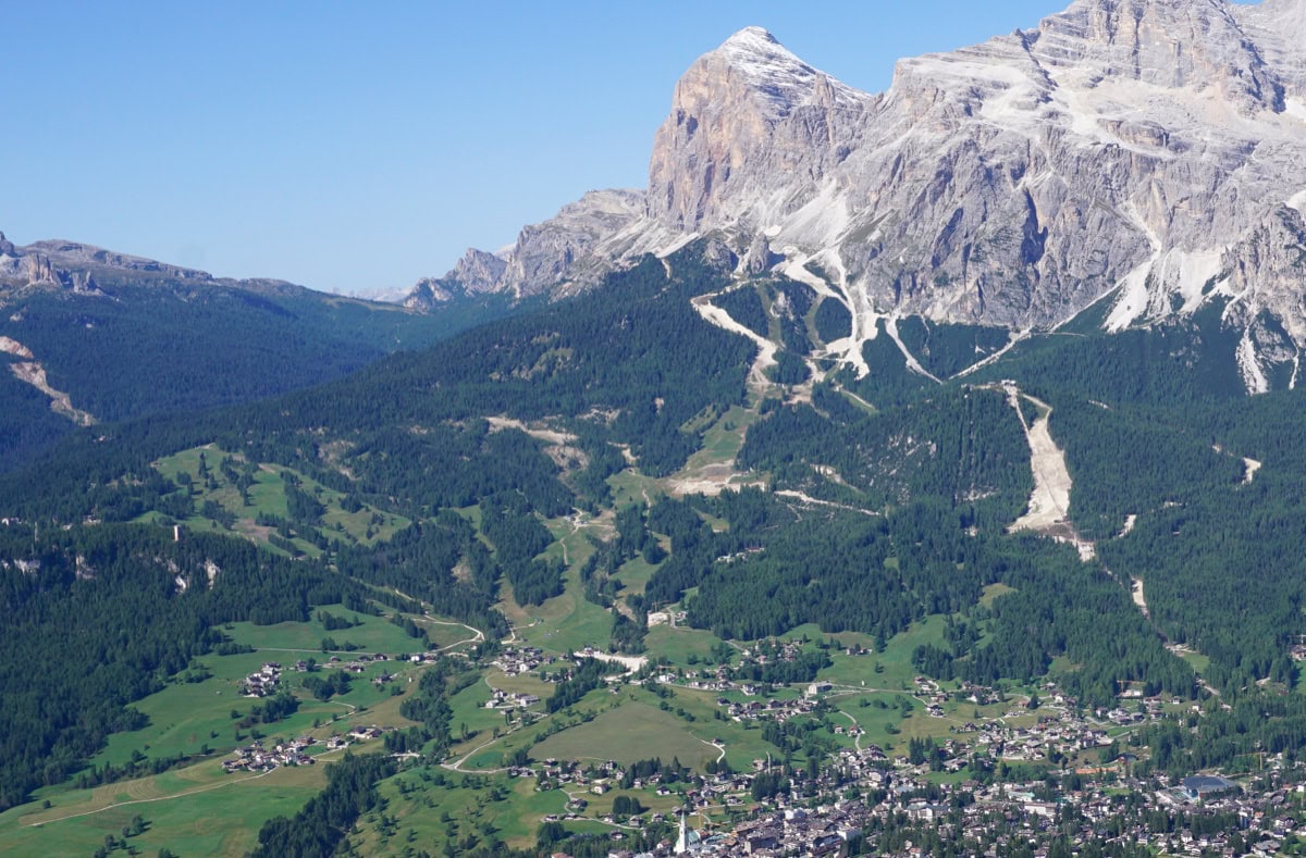Cortina d'Ampezzo, Dolomiți: 15 lucruri de văzut și făcut 4 Telecabina Freccia nel Cielo spre Tofana, deasupra Cortinei