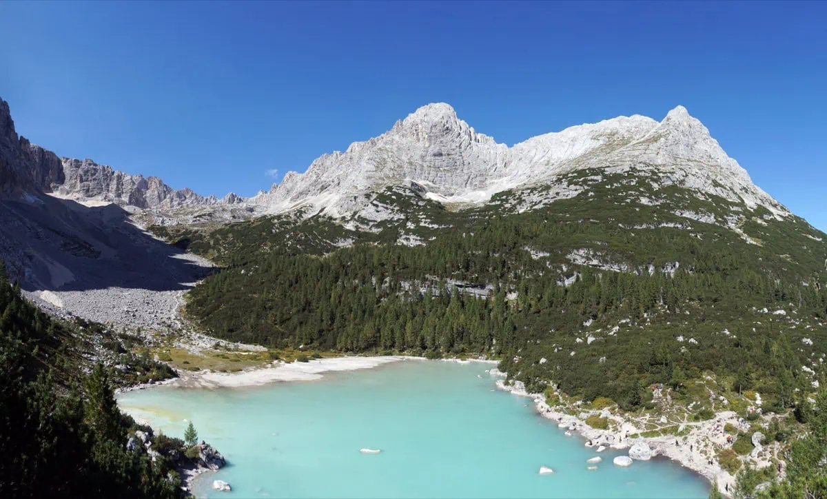 Tyrkysove jezero Lago di Sorapis u Cortiny