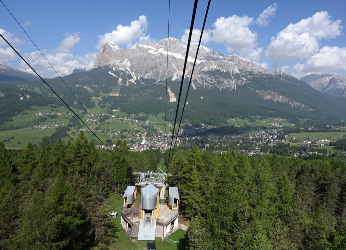 Cortina d'Ampezzo, Dolomiți: 15 lucruri de văzut și făcut 5 Priveliste de pe Faloria spre Cortina d'Ampezzo