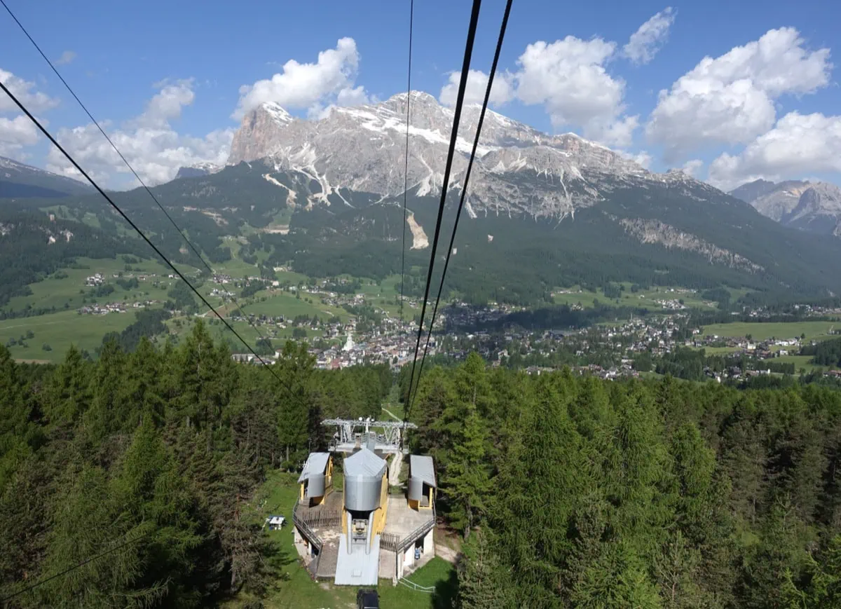 Vyhled z Falorie na Cortinu d'Ampezzo