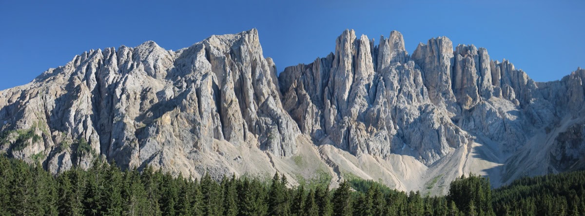 Lago di Carezza (Karersee), Dolomiti Italia: 10 sfaturi ce să vezi și să faci 3 Muntii Latemar deasupra Lago di Carezza