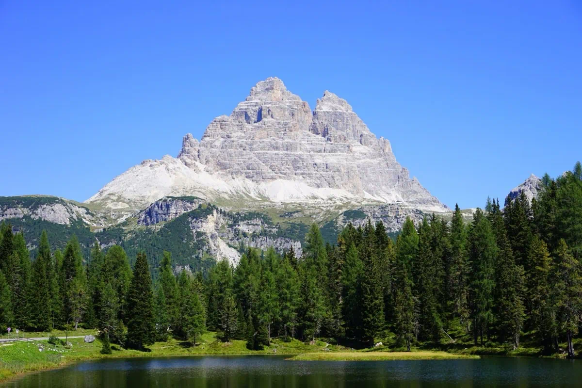 Jezero Lago d'Antorno nedaleko Misuriny