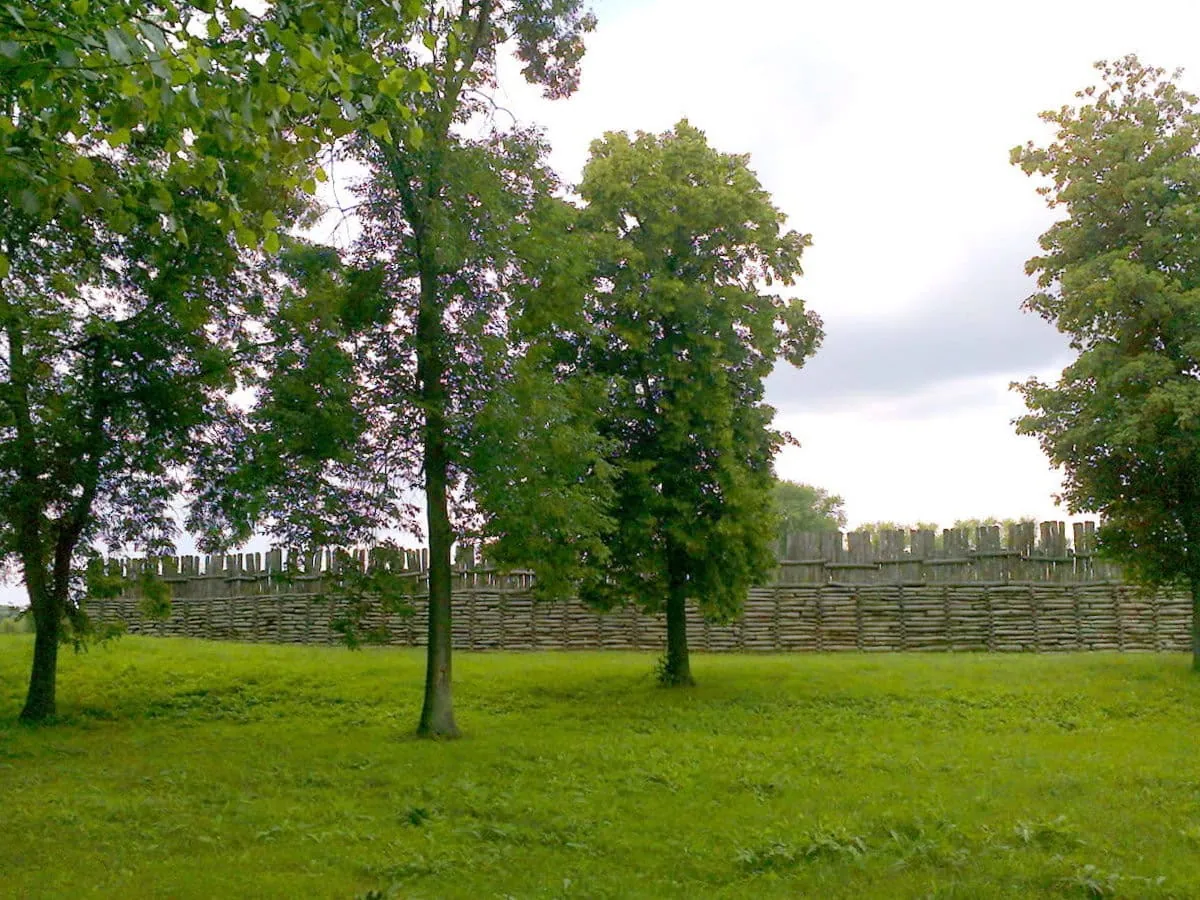 Archeologicky park Biskupin - rekonstruovana praveka osada