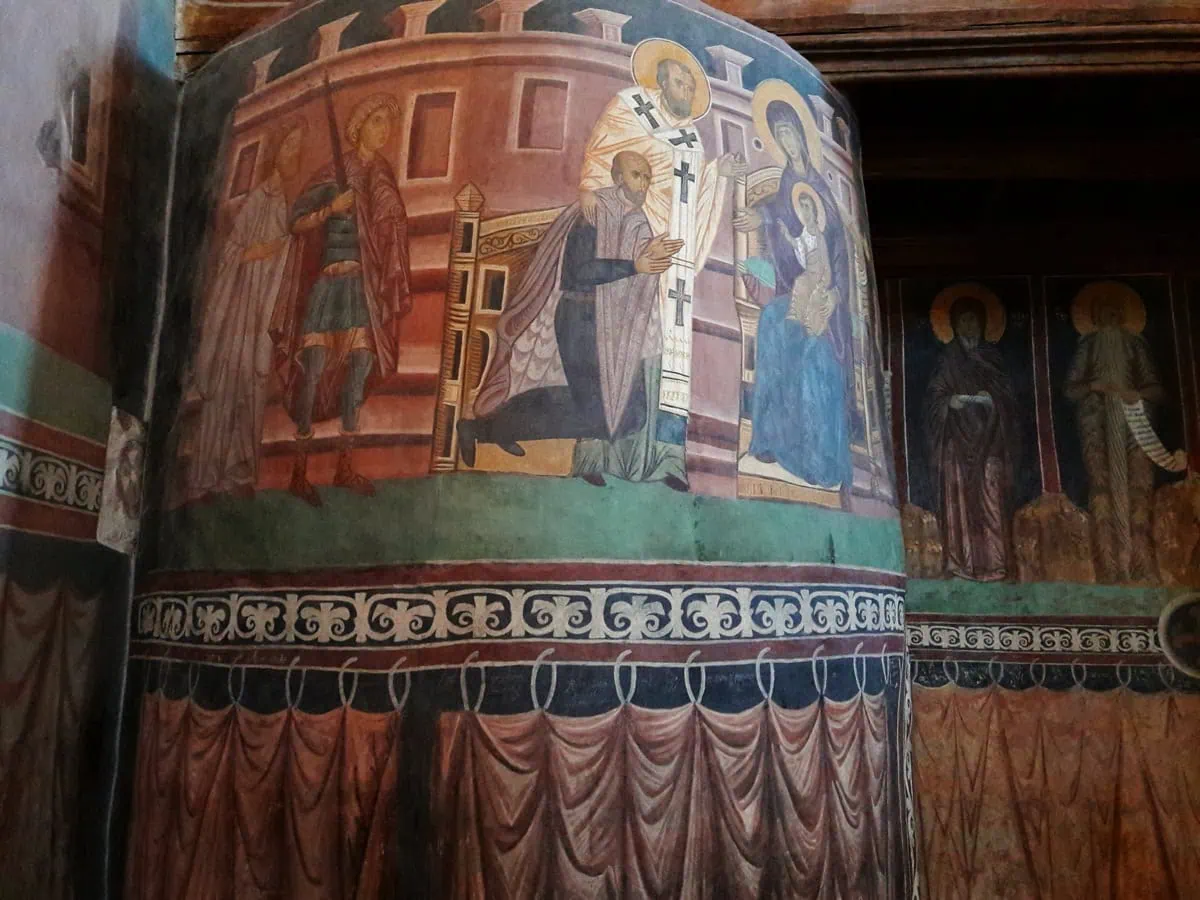 Lublin, Polsko: 15 tipů, co vidět a dělat v multikulturní perle 6 Byzantska freska v Trinity Chapel Lublinskeho hradu - klecici Jagiello