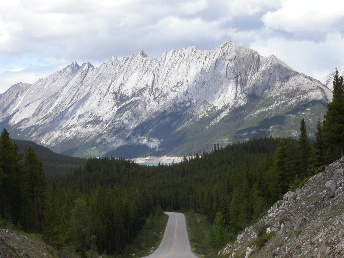 Maligne Lake a Spirit Island: 10 tipů, co vidět a dělat 3 Maligne Lake Road — výhled z vyhlídkové silnice