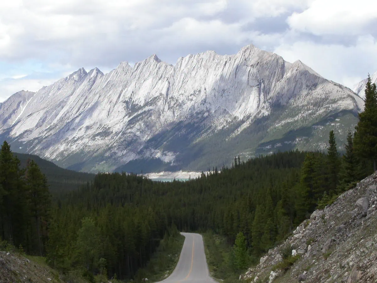 Maligne Lake Road — výhled z vyhlídkové silnice