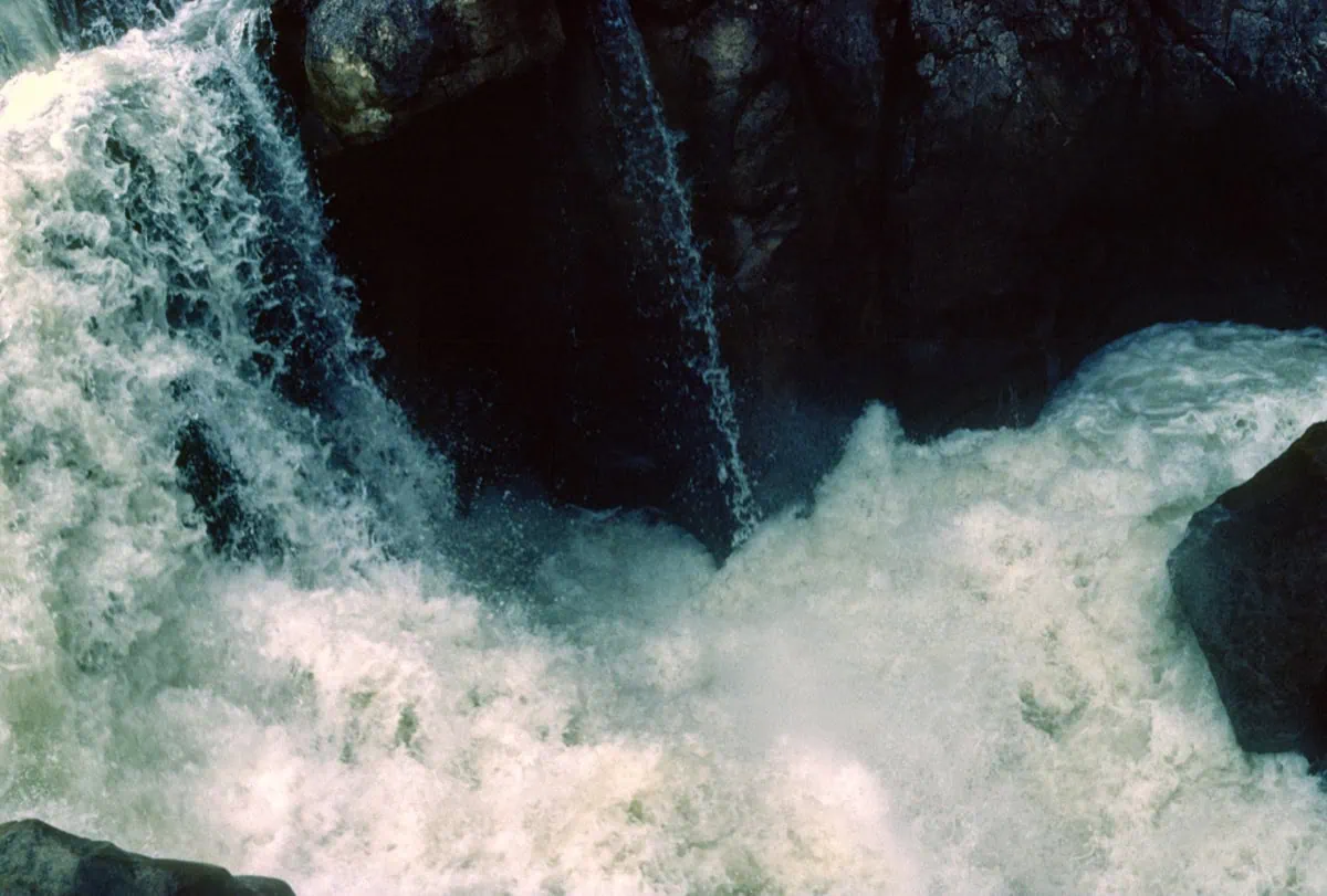 Maligne Canyon — hluboký krasový kaňon