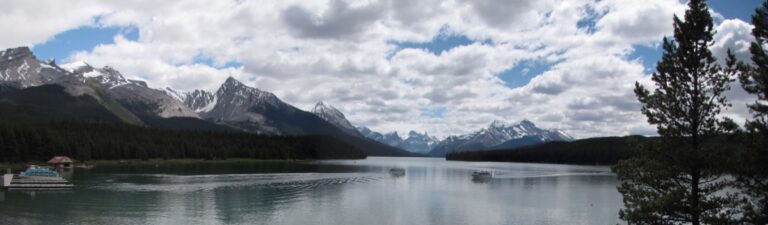 Kanada: útikalauz, tippek és látnivalók 2026 13 Maligne Lake és Spirit Island: 10 tipp, mit láss és csinálj