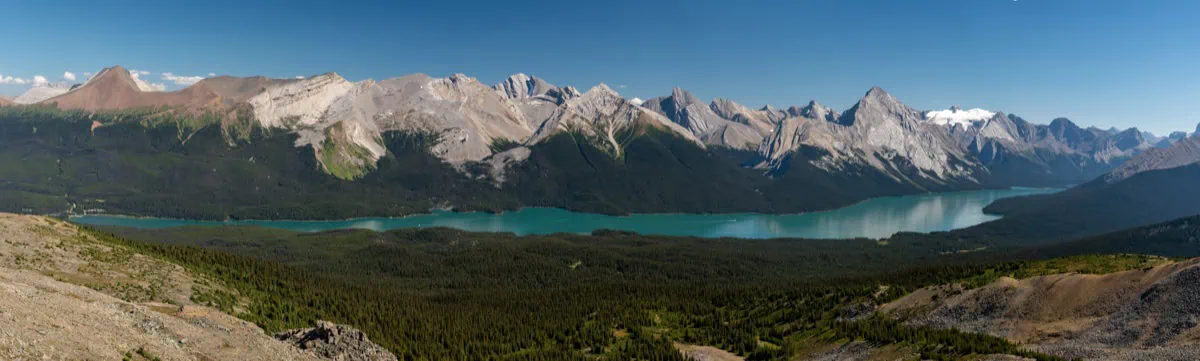 Maligne Lake — největší jezero Skalistých hor