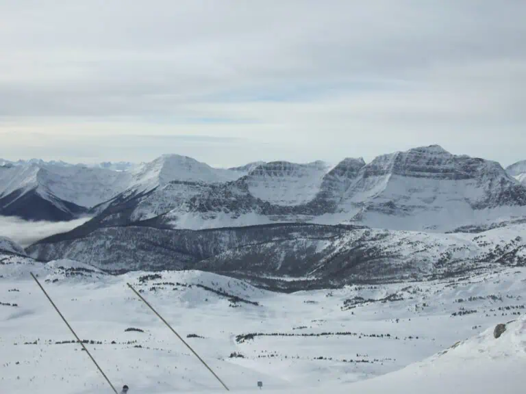 Skalisté hory 13 Lyžování v Albertě a Banff: SkiBig3, Marmot Basin a kompletní průvodce 2026