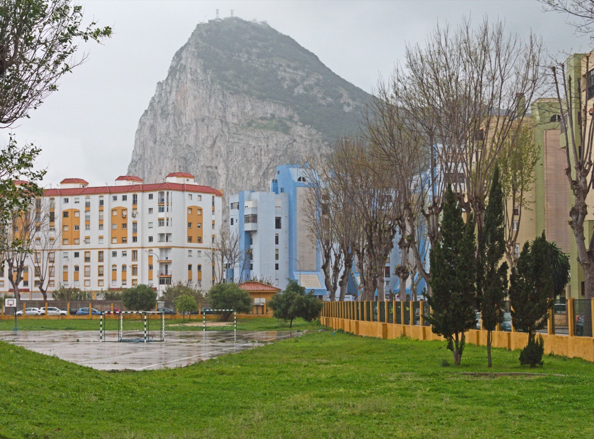 Pohled na skálu Gibraltar z La Línea