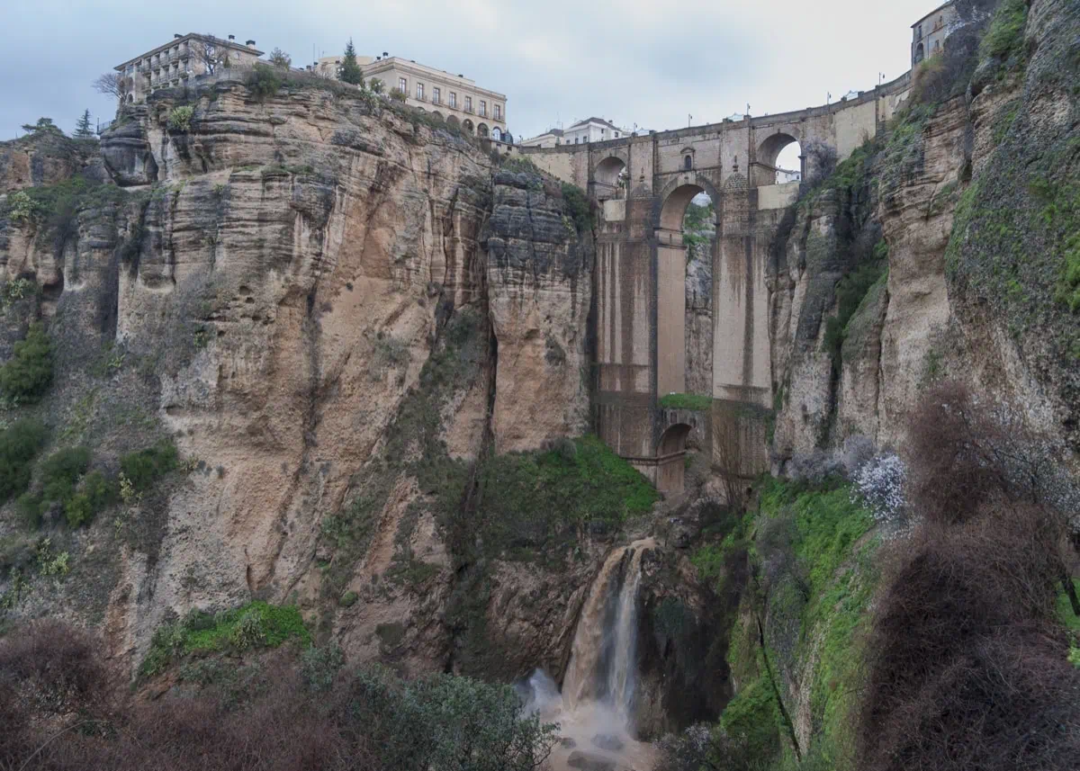 Most Puente Nuevo v Ronde nad roklinou El Tajo