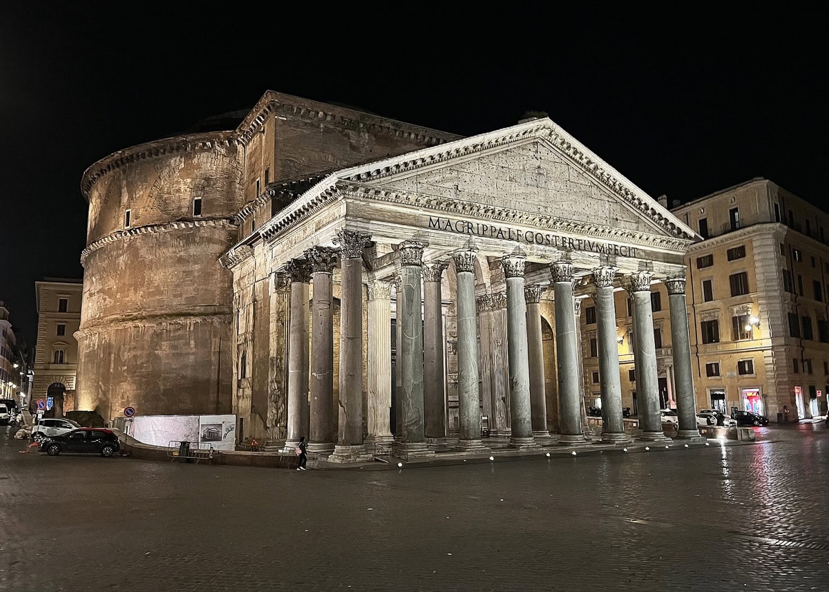 Panteonul din Roma, Italia: 9 sfaturi + bilete, program și istorie 2 Panteonul iluminat în piață pe timp de noapte