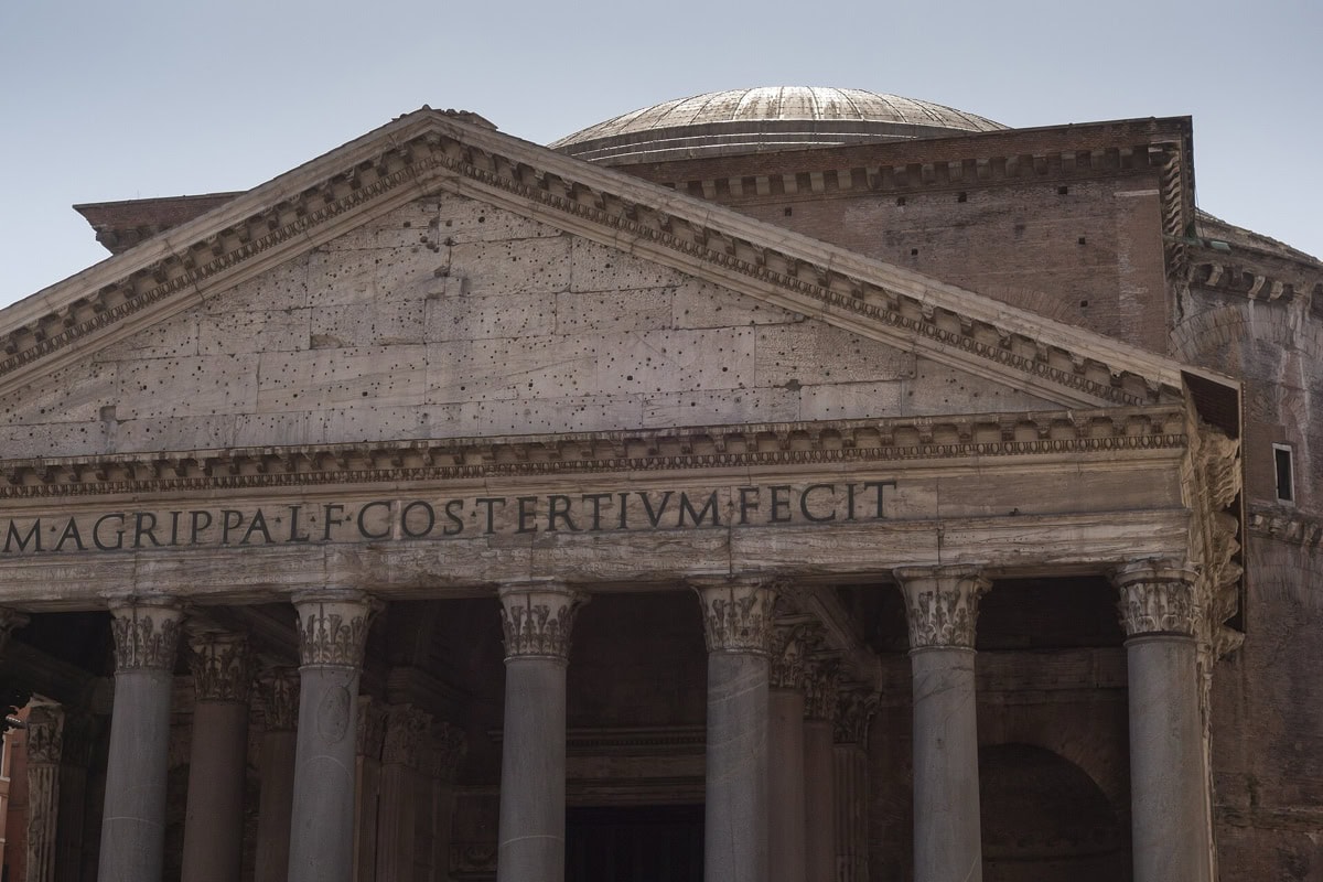 Panteonul din Roma, Italia: 9 sfaturi + bilete, program și istorie 12 Timpanul Panteonului cu inscripția latină M. AGRIPPA deasupra coloanelor