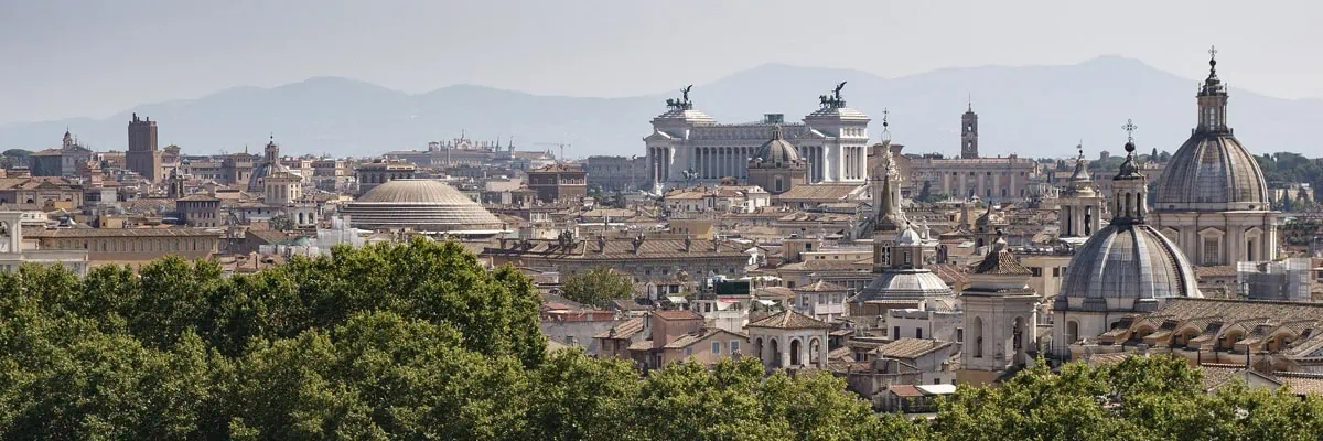 Fontána di Trevi: všetko o najslávnejšej fontáne Ríma + 10 tipov 2 Panoráma Ríma s kupolami a strechami historického centra
