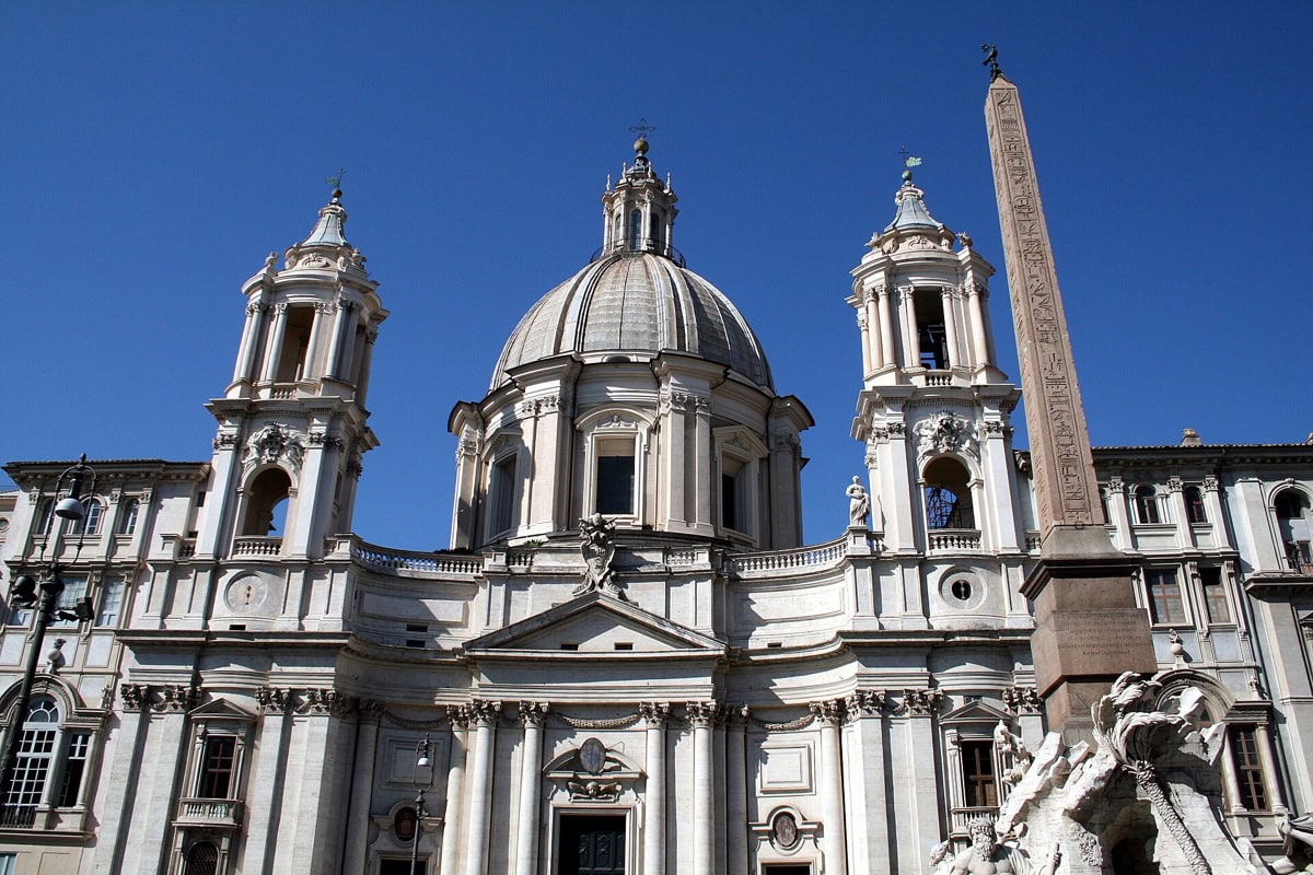 Piazza Navona din Roma, Italia: 9 lucruri de văzut în cea mai frumoasă piață 5 Fatada baroca a bisericii Sant'Agnese in Agone cu cupola si doua turnuri