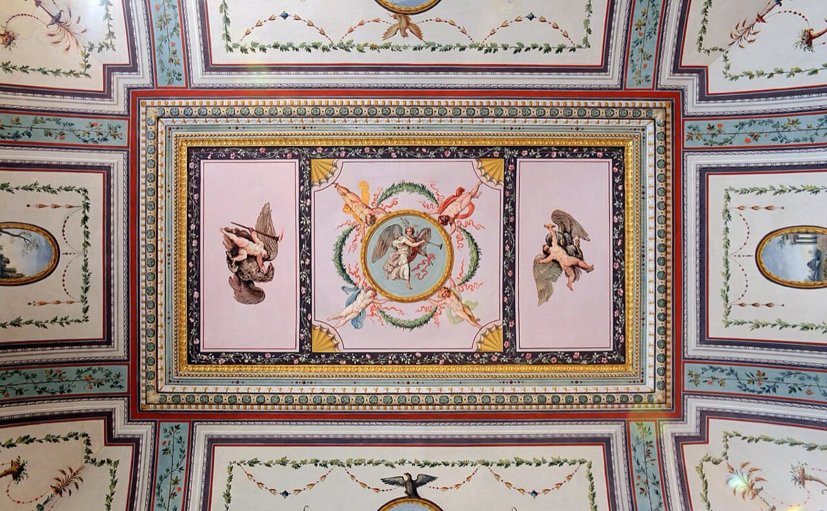 Galleria Borghese: bilete, rezervări + 12 lucruri de văzut 2 Tavan cu fresce bogat decorat într-una dintre sălile Galleria Borghese