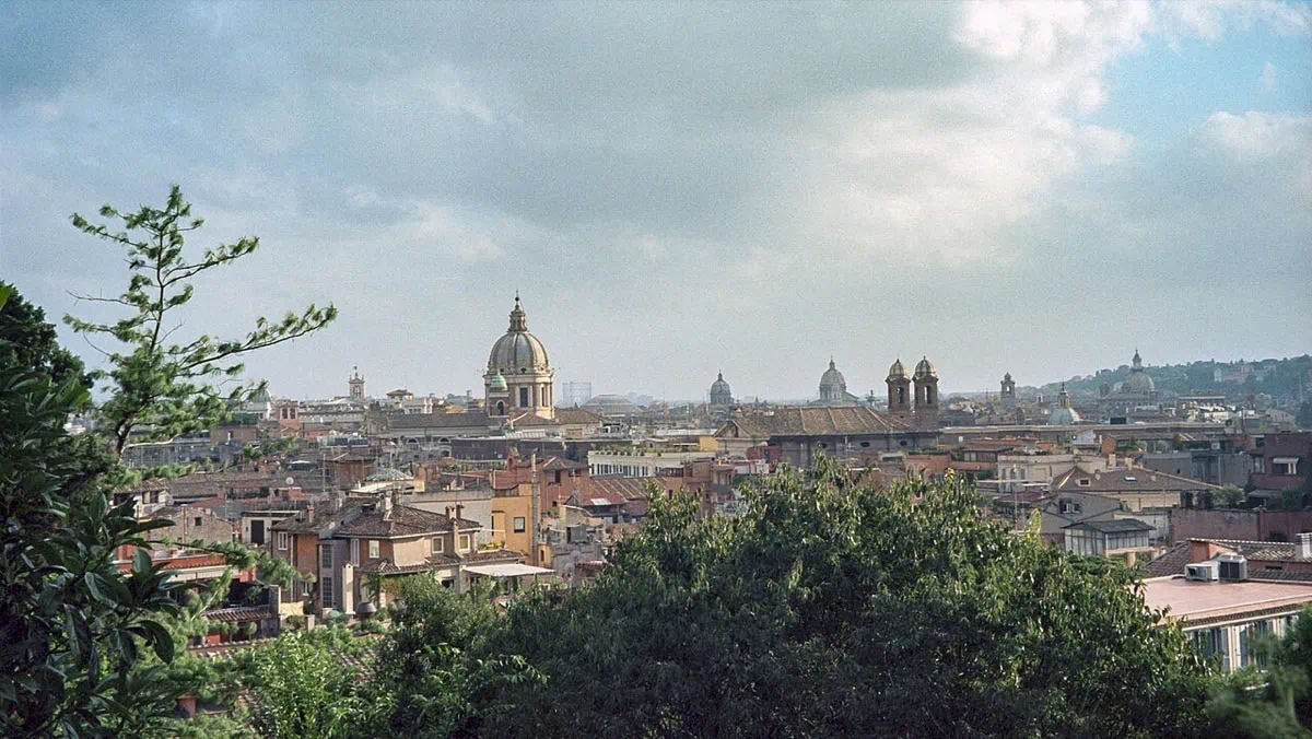 Galleria Borghese: vstupenky, rezervace + 12 tipů co vidět 15 Panoramatický výhled na střechy a kopule Říma z Terrazza del Pincio