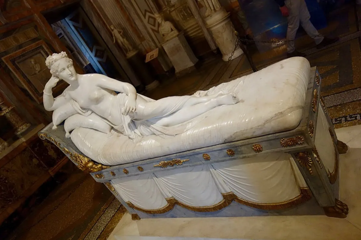 Galleria Borghese: vstupenky, rezervace + 12 tipů co vidět 10 Canovova socha Pauliny Borghese jako Venuše vítězné ležící na lehátku