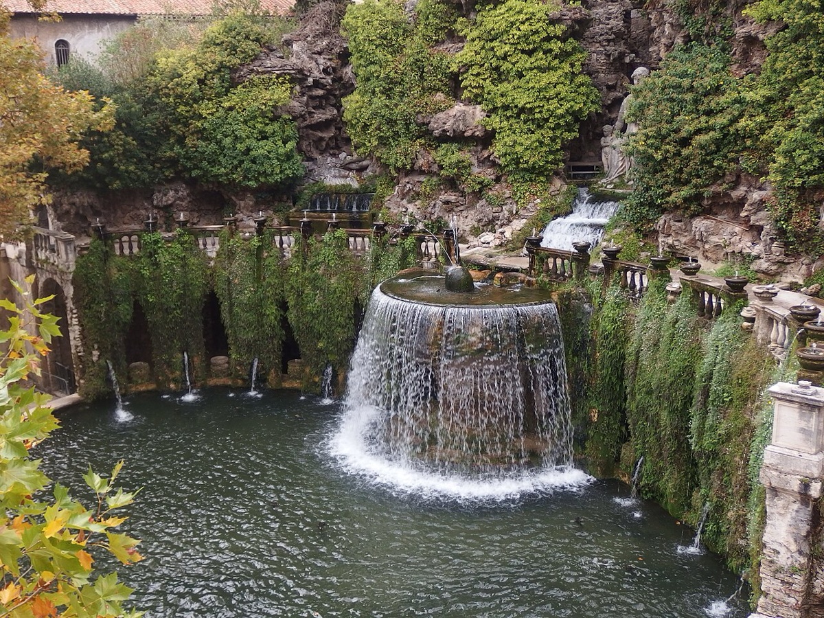 Výlet do Tivoli z Říma: 12 tipů, co vidět a dělat 8 Monumentální Oválná fontána (Fontana dell'Ovato) ve Villa d'Este
