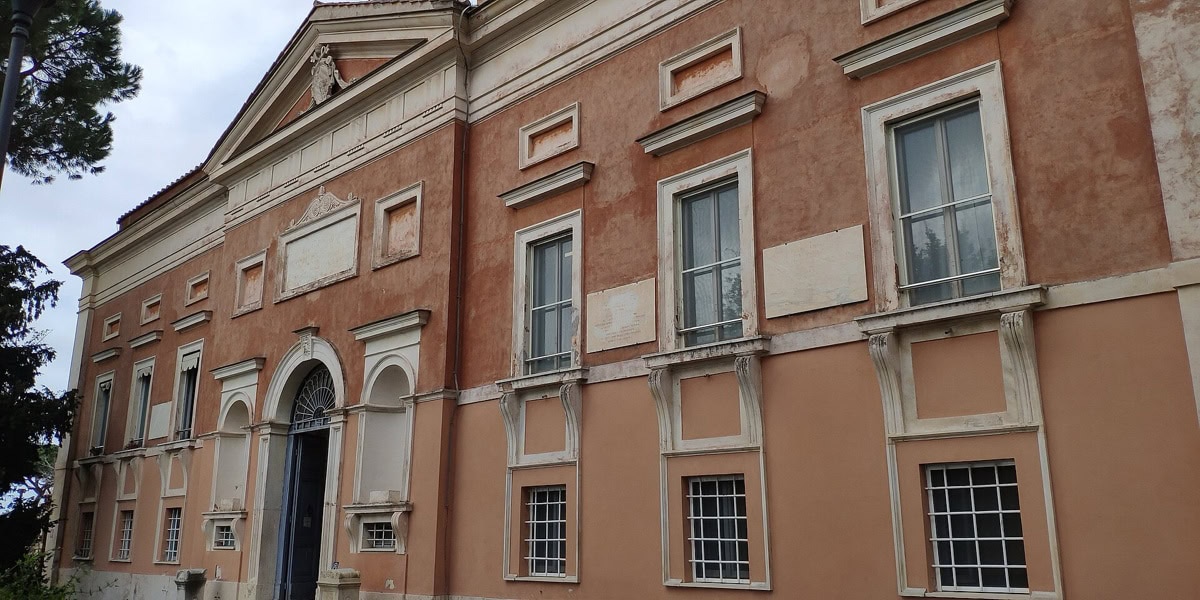 Ostia Antica: 11 lucruri de făcut în orașul de lângă Roma 15 Clădirea istorică a muzeului arheologic Museo Ostiense din Ostia Antica