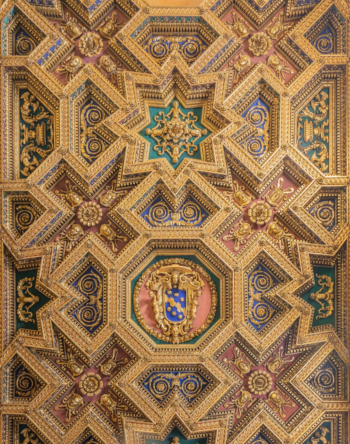 Zlacený kazetový strop baziliky Santa Maria in Trastevere