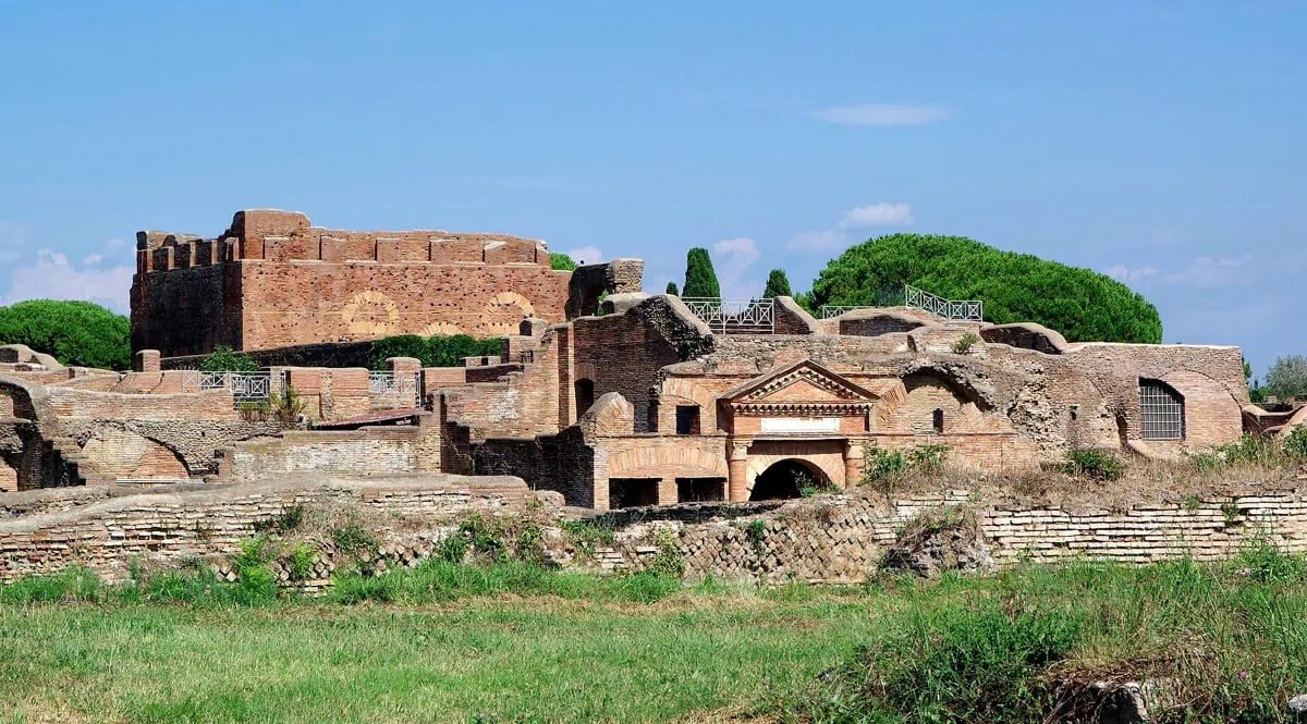 Ruiny antického prístavného mesta Ostia Antica neďaleko Ríma