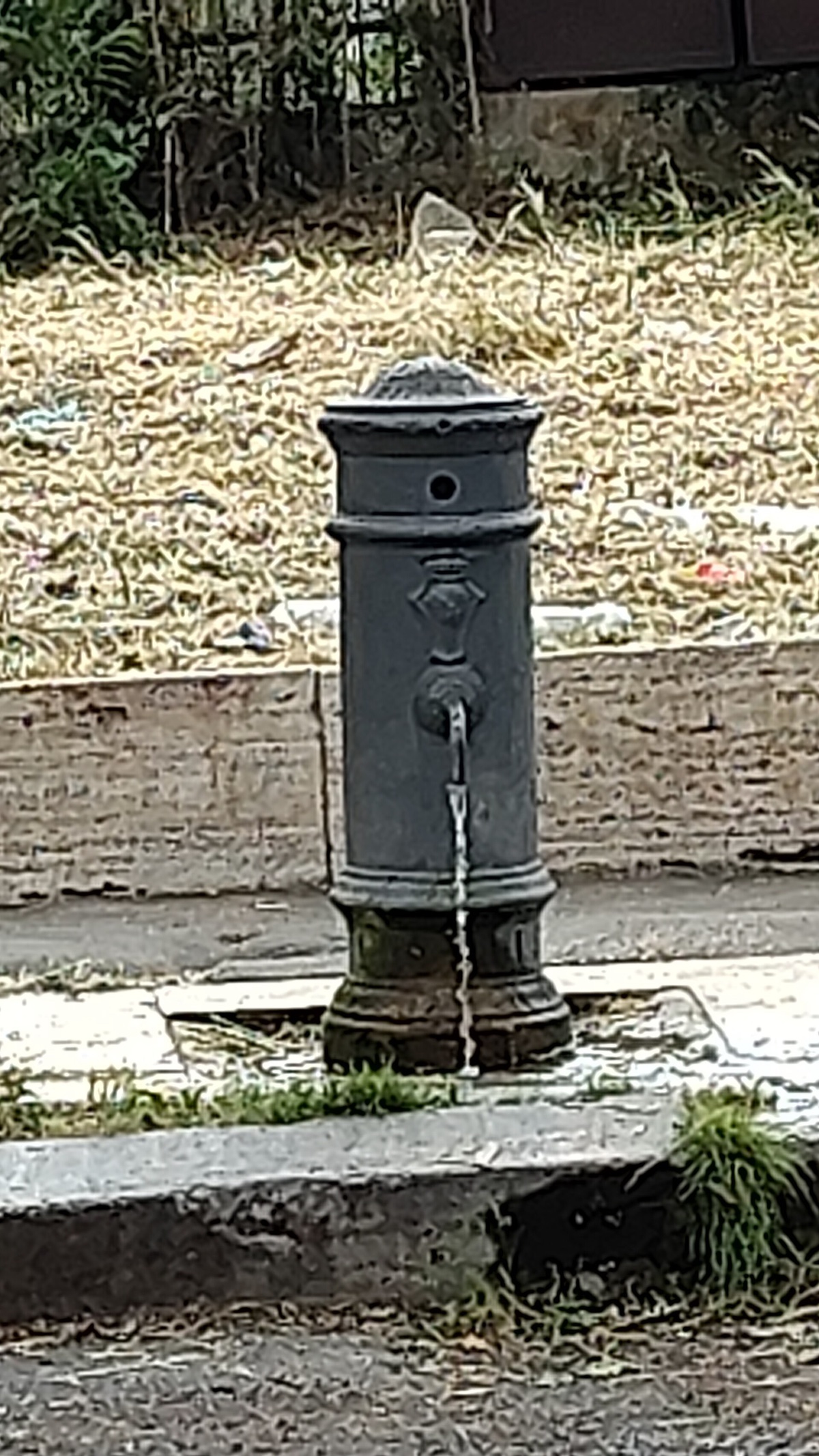 Římské pítko nasone s charakteristickým zahnutým „velkým nosem“
