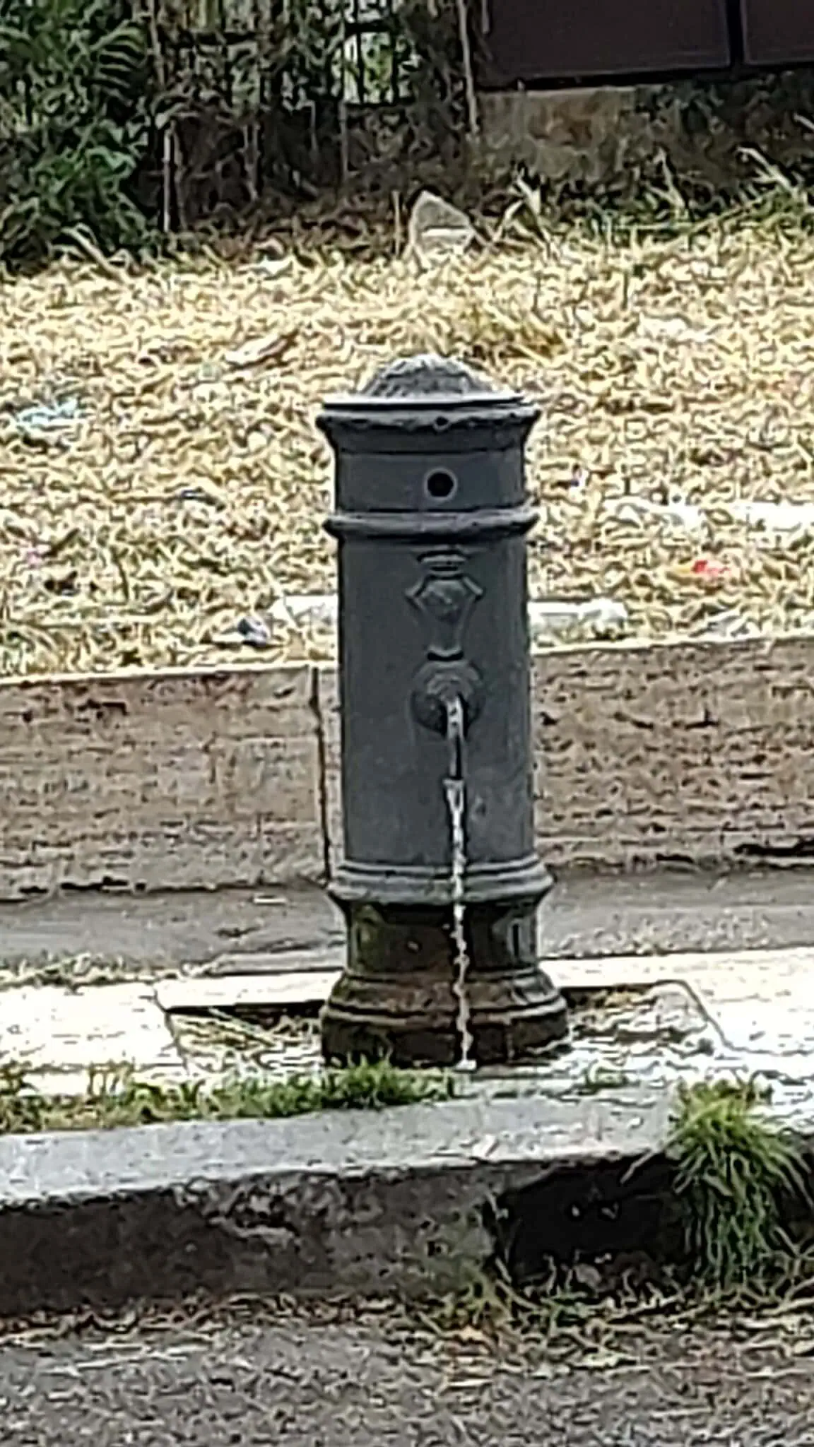 Rímska fontánka nasone s charakteristickým zahnutým „veľkým nosom