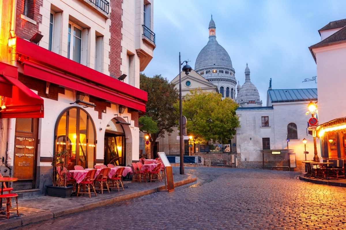 Hemliga Paris: 30 dolda pärlor dit turistmassan aldrig hittar 25 Kullerstensbelagd gränd Rue de l'Abreuvoir på Montmartre