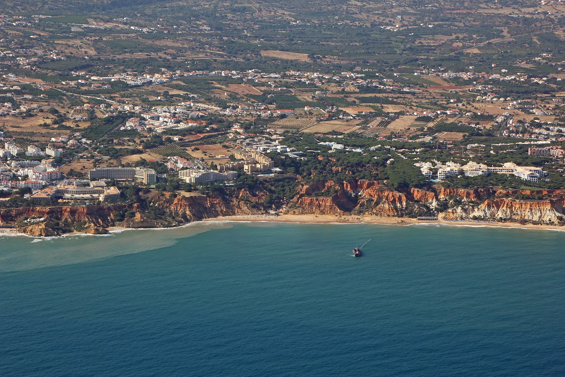 Passeggia lungo l'iconica Praia da Falésia
