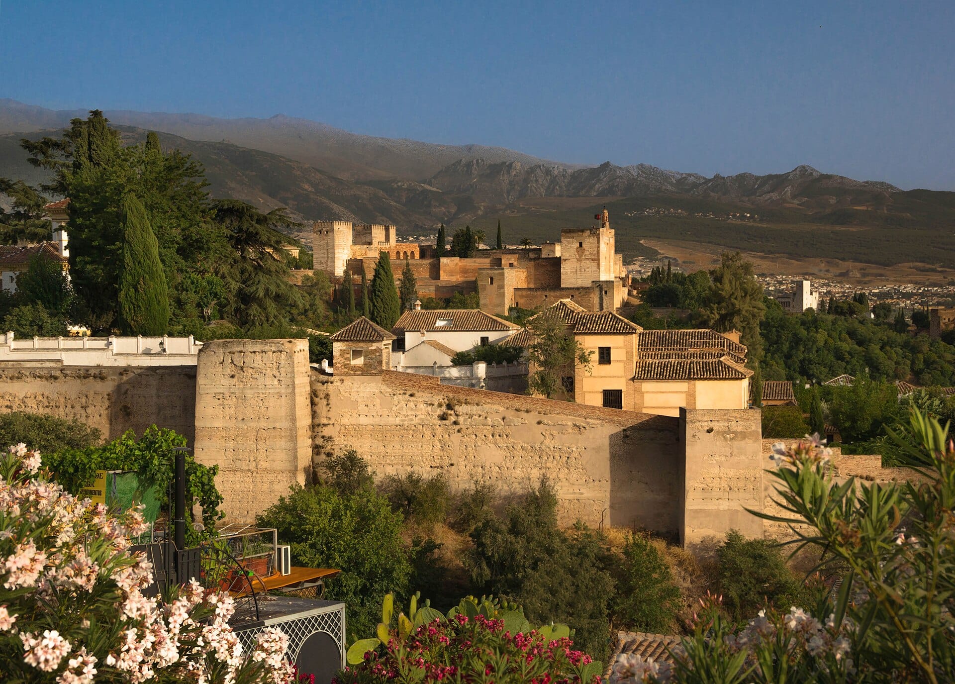 Alhambra din Granada, Spania: bilete, cum le cumperi și ce să vezi 2026 3 Fortăreața Alcazaba