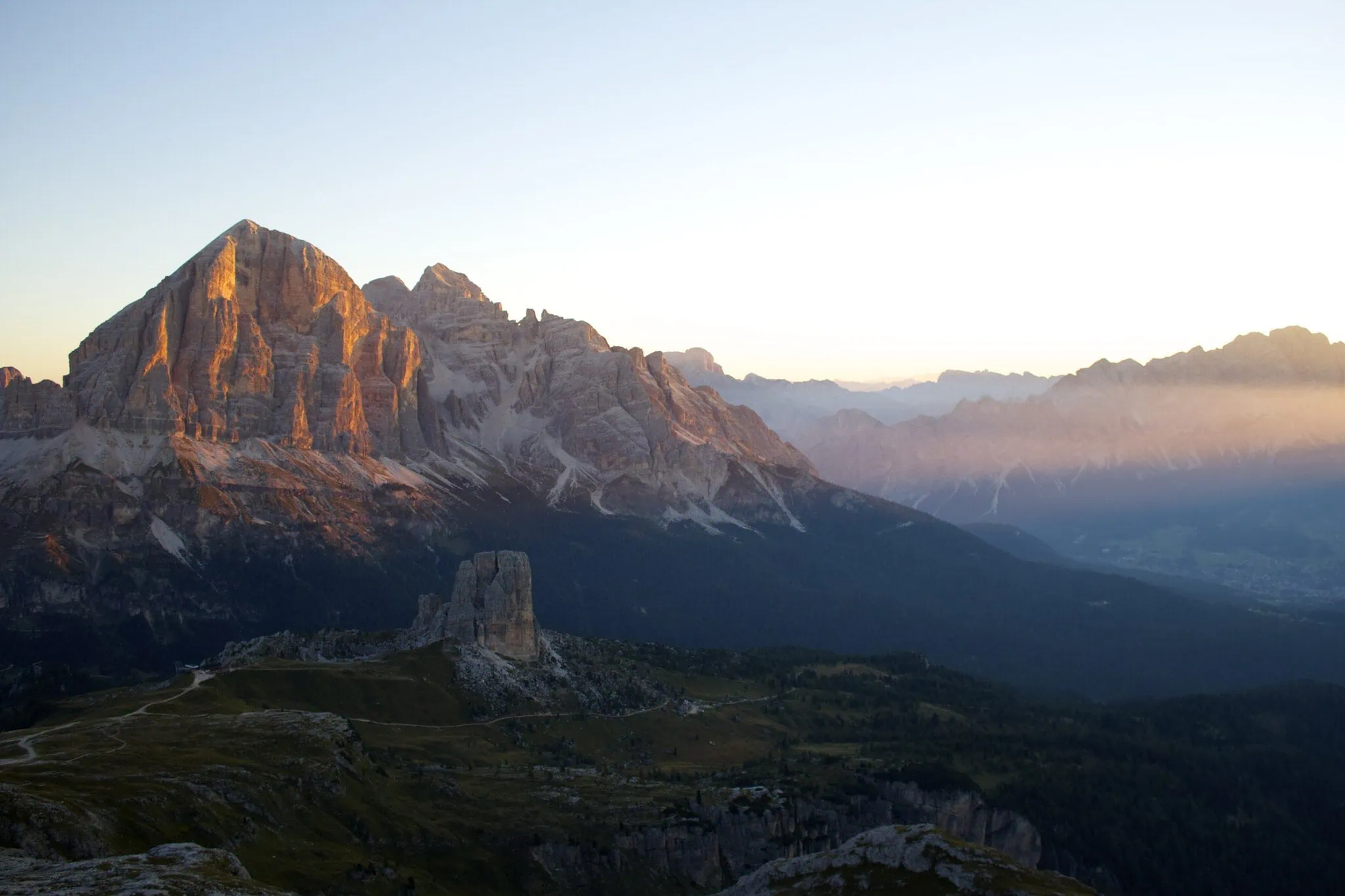 Pět věží Cinque Torri z Rifugio Nuvolau