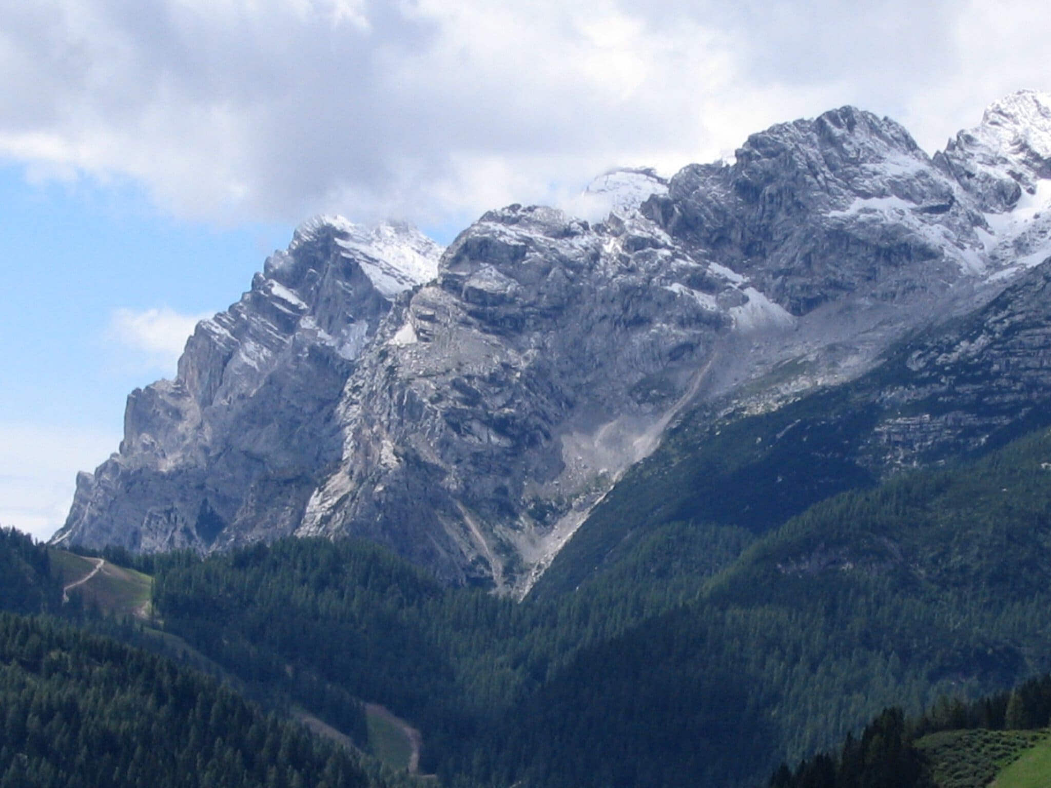 Alta Via 1: La Regina dei Trek Plurigiornalieri nelle Dolomiti 14 Paesaggio montano nei pressi del Rifugio Carestiato nel Parco Nazionale Dolomiti Bellunesi