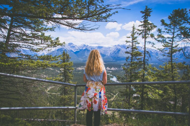 Kanada 13 Canmore vs. Banff: Kde se ubytovat ve Skalistých horách (srovnání 2026)